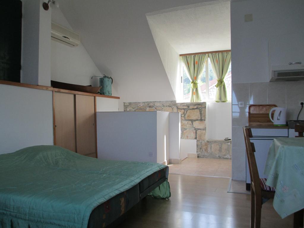 Apartments Acalinovic Vis Room photo