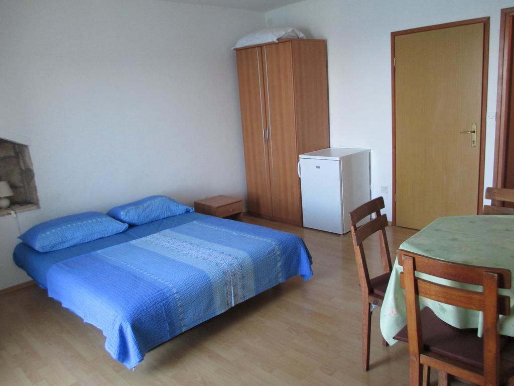 Apartments Acalinovic Vis Room photo
